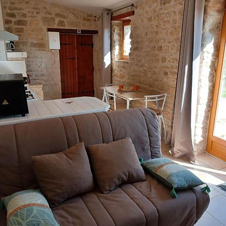 Escale Au Clos Saint Martin De Juillers Gites Et Chambres D'Hotes Exteriör bild