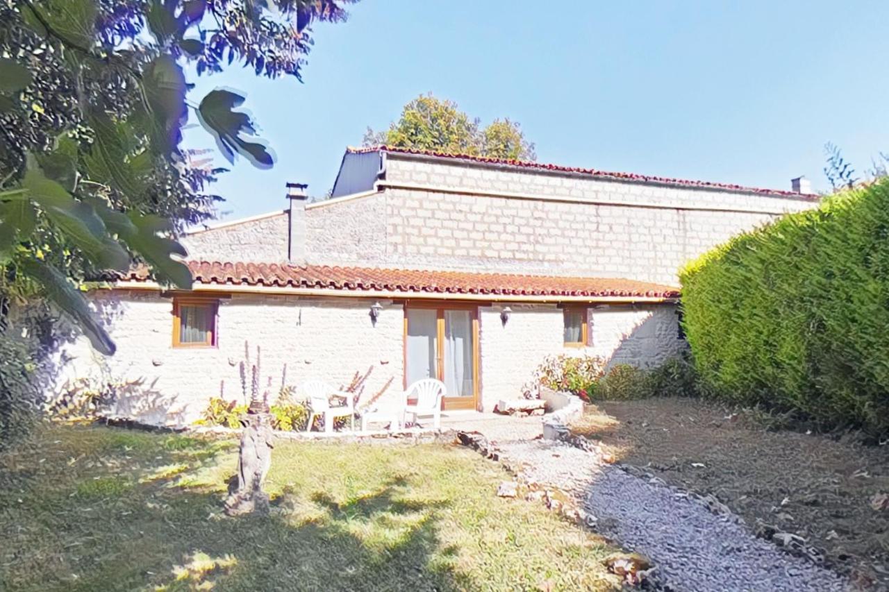 Escale Au Clos Saint Martin De Juillers Gites Et Chambres D'Hotes Exteriör bild