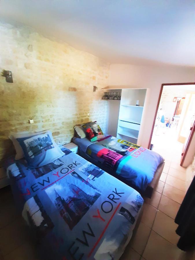 Escale Au Clos Saint Martin De Juillers Gites Et Chambres D'Hotes Exteriör bild