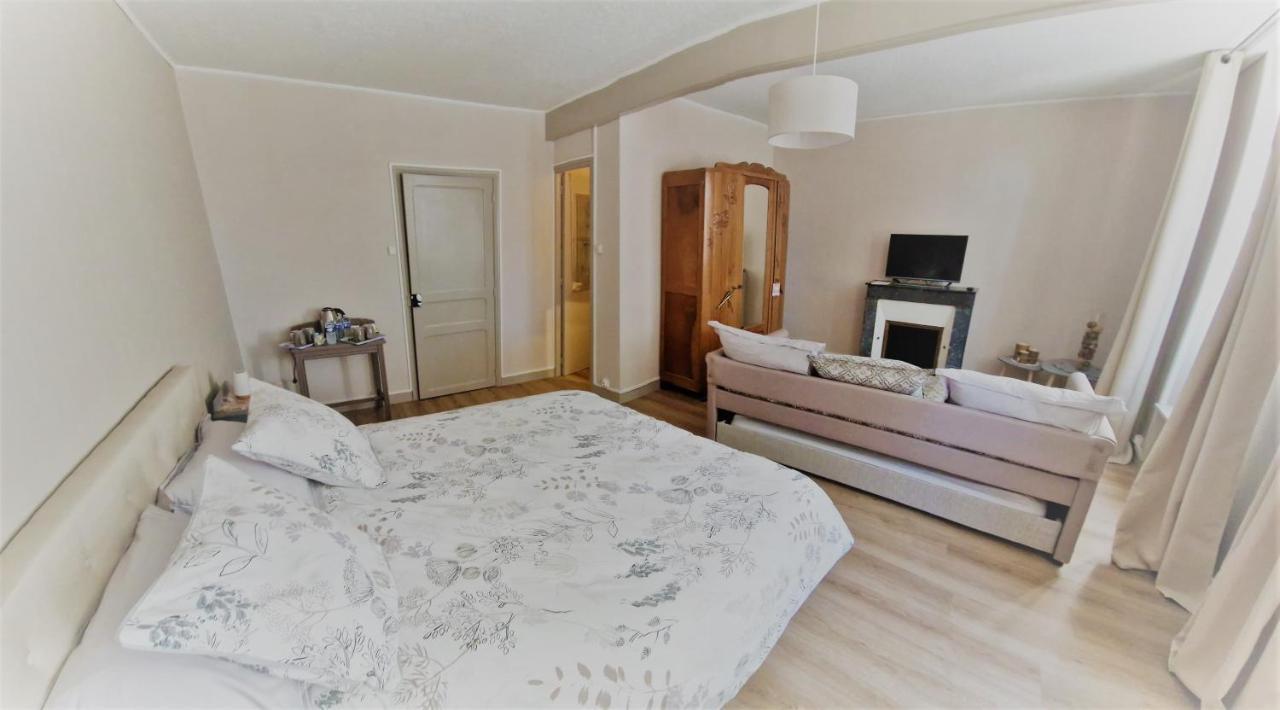 Escale Au Clos Saint Martin De Juillers Gites Et Chambres D'Hotes Exteriör bild