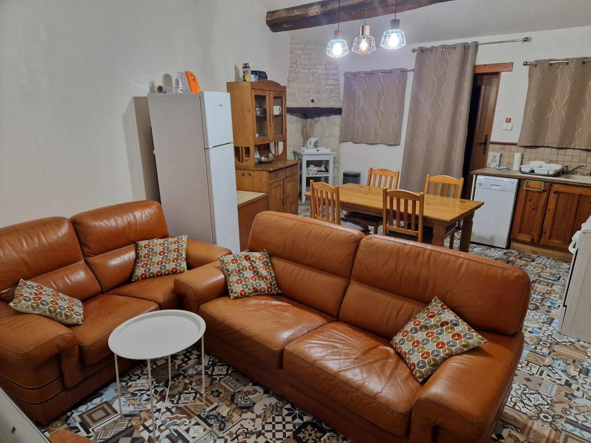 Escale Au Clos Saint Martin De Juillers Gites Et Chambres D'Hotes Exteriör bild