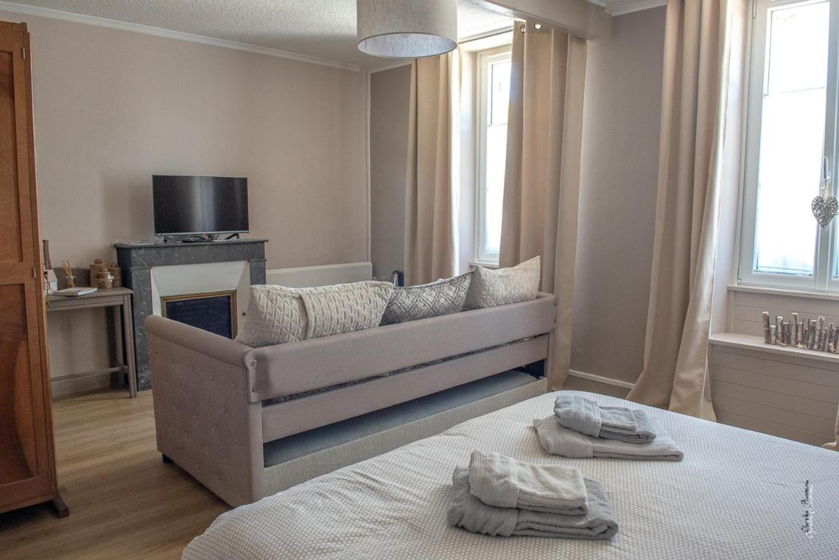 Escale Au Clos Saint Martin De Juillers Gites Et Chambres D'Hotes Exteriör bild