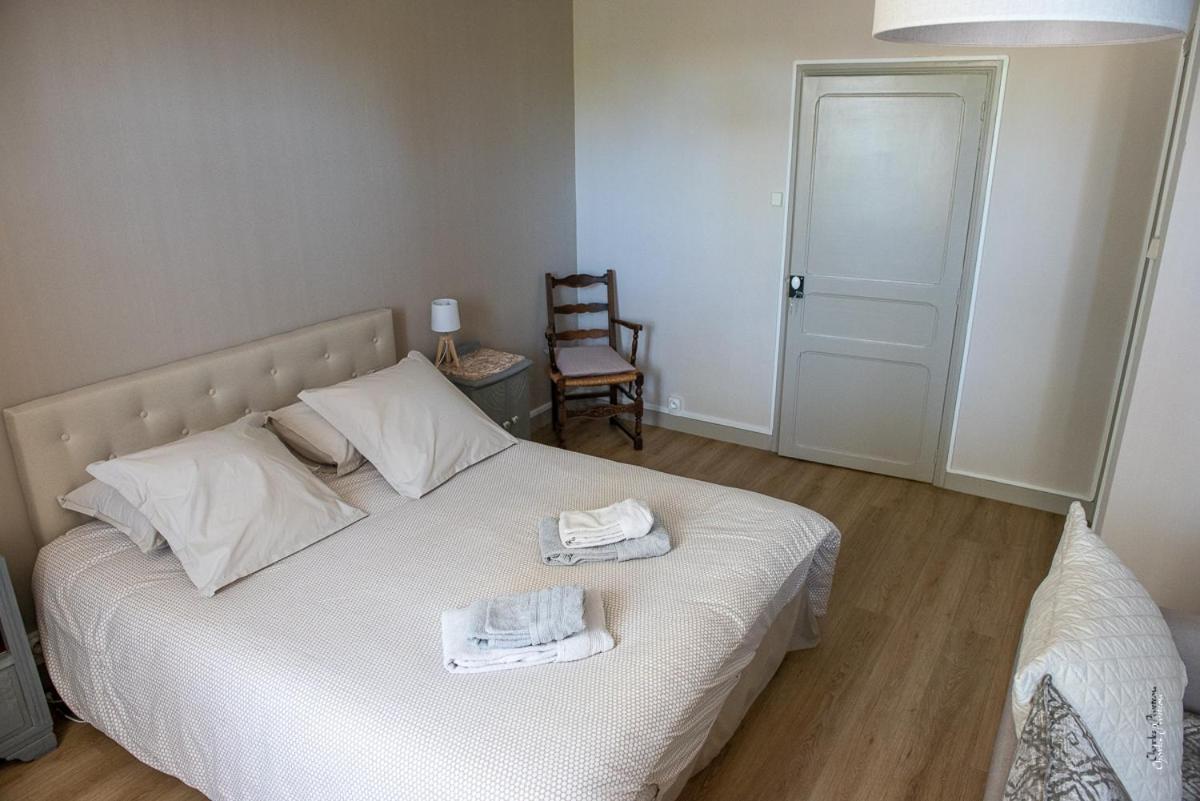 Escale Au Clos Saint Martin De Juillers Gites Et Chambres D'Hotes Exteriör bild