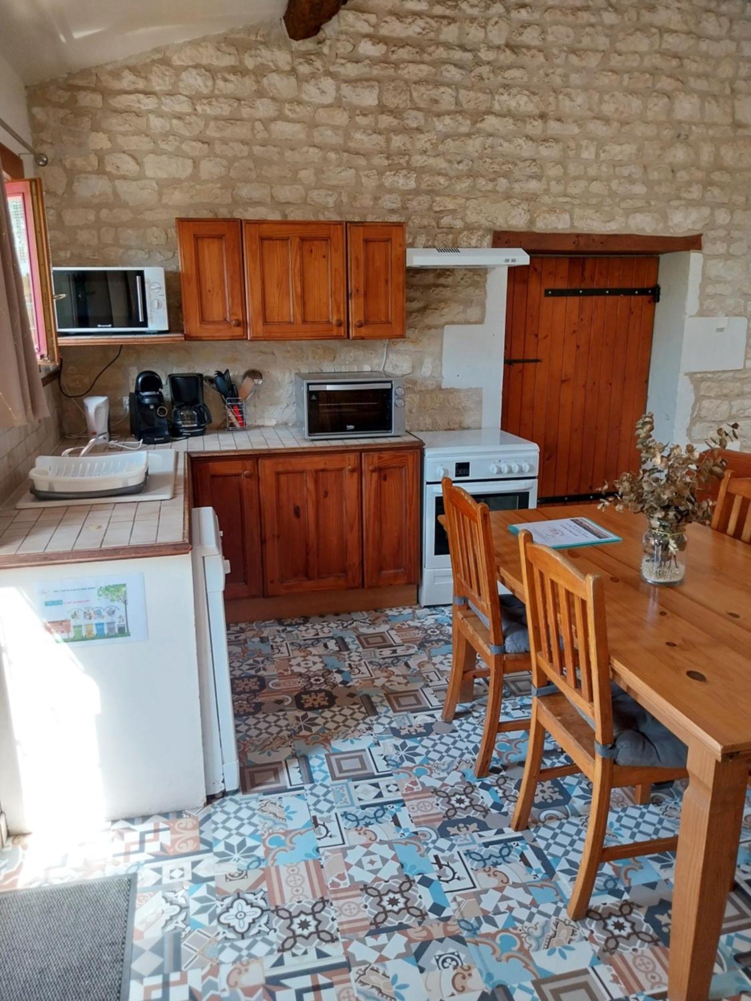Escale Au Clos Saint Martin De Juillers Gites Et Chambres D'Hotes Exteriör bild